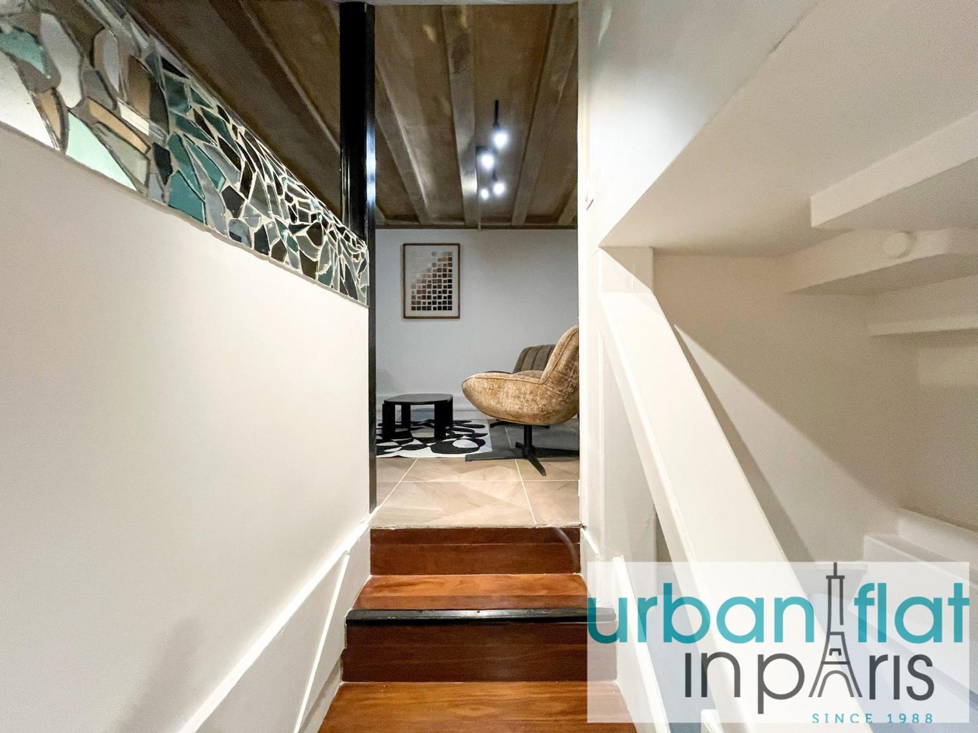 Urban Flat 09 - Stylish Triplex Champs-elysees * Parijs