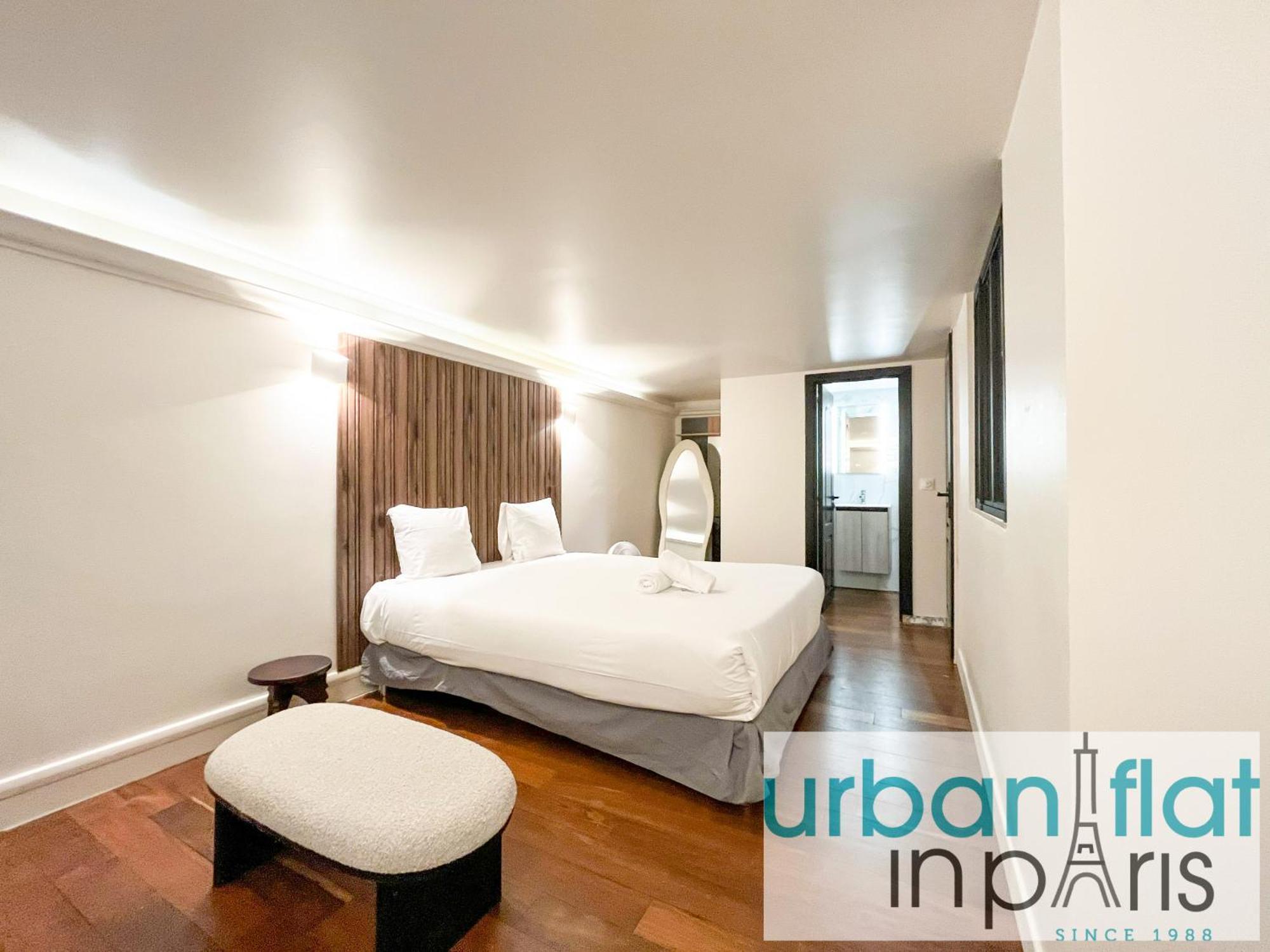 Urban Flat 09 - Stylish Triplex Champs-elysees Parijs